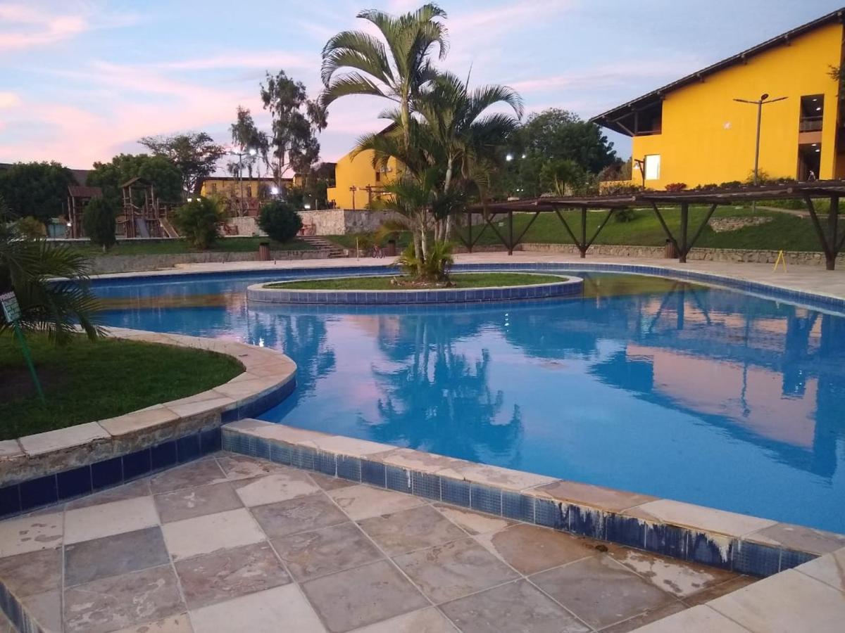 Winterville Flat 708 Gravata  Luaran gambar