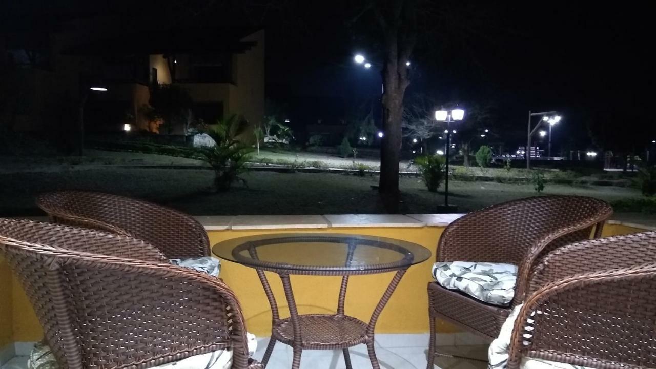 Winterville Flat 708 Gravata  Luaran gambar
